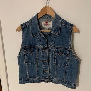 Levi’s Denim Vest - cropped length